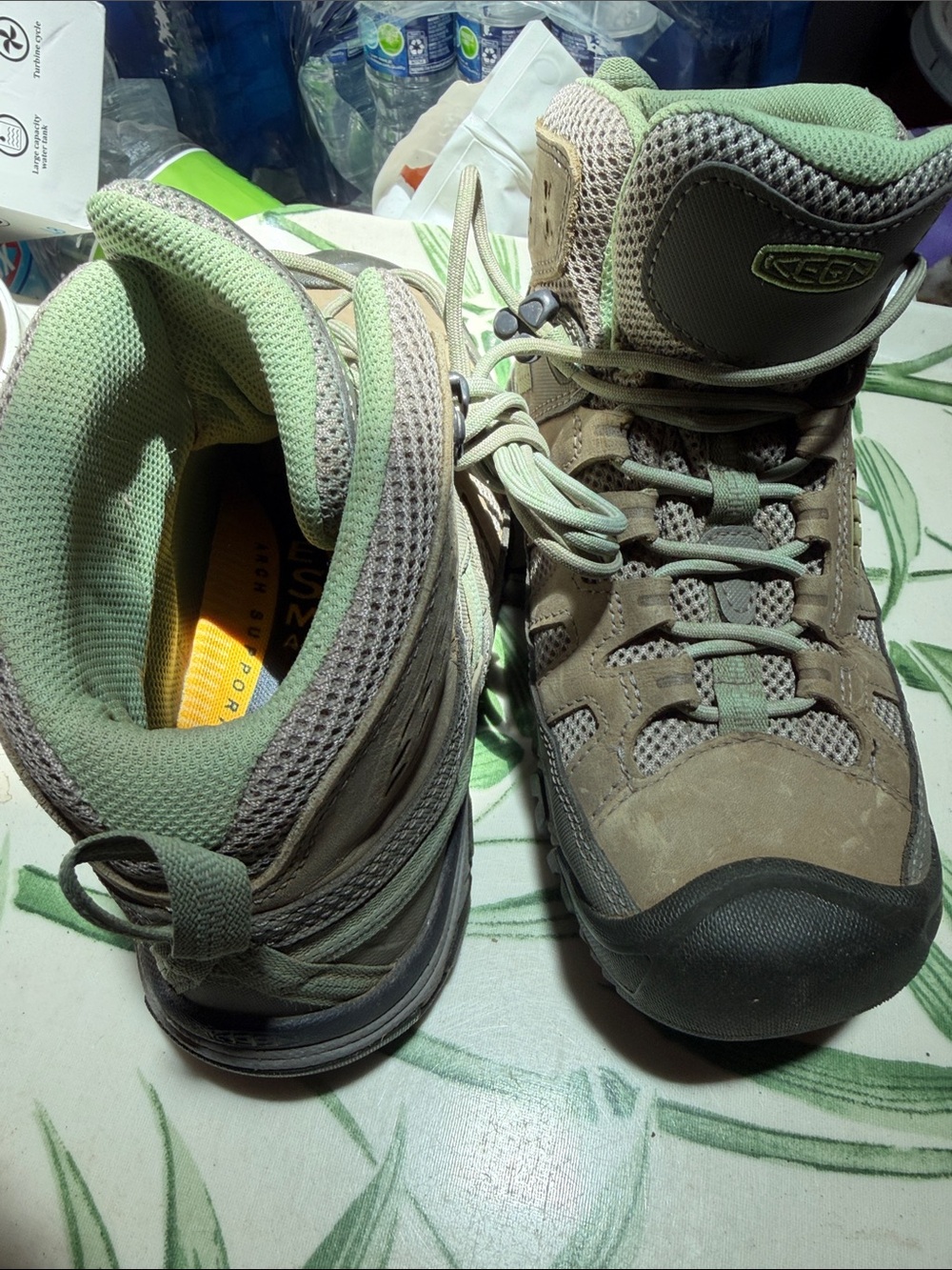 Keen Hiking Boots in Sage Green and Taupe 10 women’s happy hiking! - Picture 5 of 9